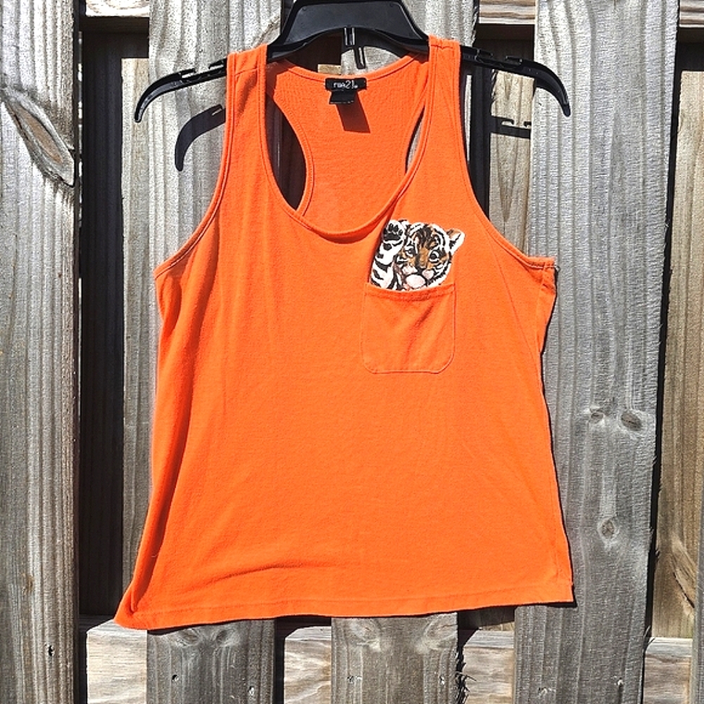 48) RUE21 Tiger 🐯Cub Waving In Pocket Tank Sz. Large